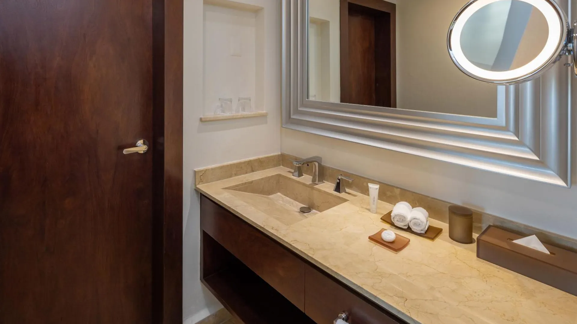 ***** Resort Moon Palace Nizuc Alfredo V. Bonfil Mexico