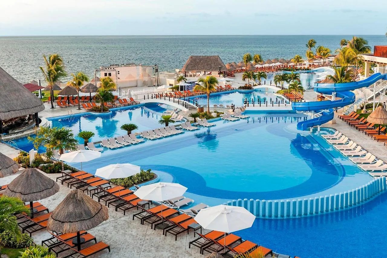 Moon Palace Nizuc Alfredo V. Bonfil México