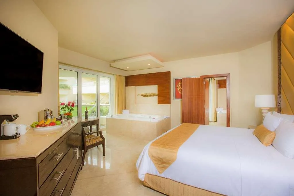 Resort Moon Palace Nizuc Alfredo V. Bonfil