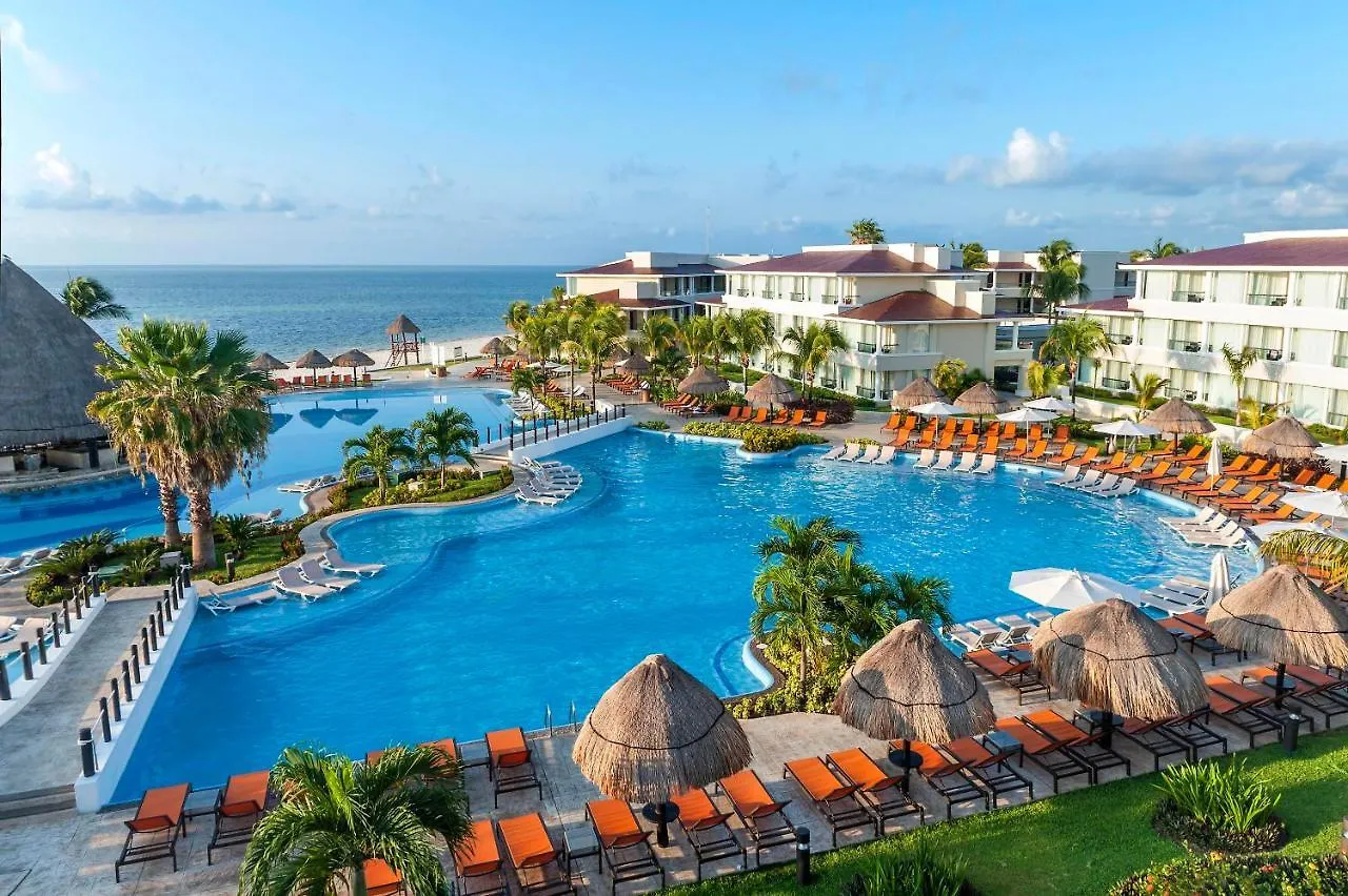 Resort Moon Palace Nizuc Alfredo V. Bonfil